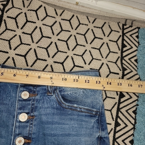 KANCAN BUTTON FRONT JEANS W SHARK BITE ANKLES, SZ 9 - Picture 9 of 12